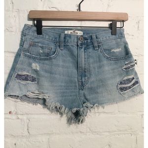 Hollister distructed jean shorts Size 5